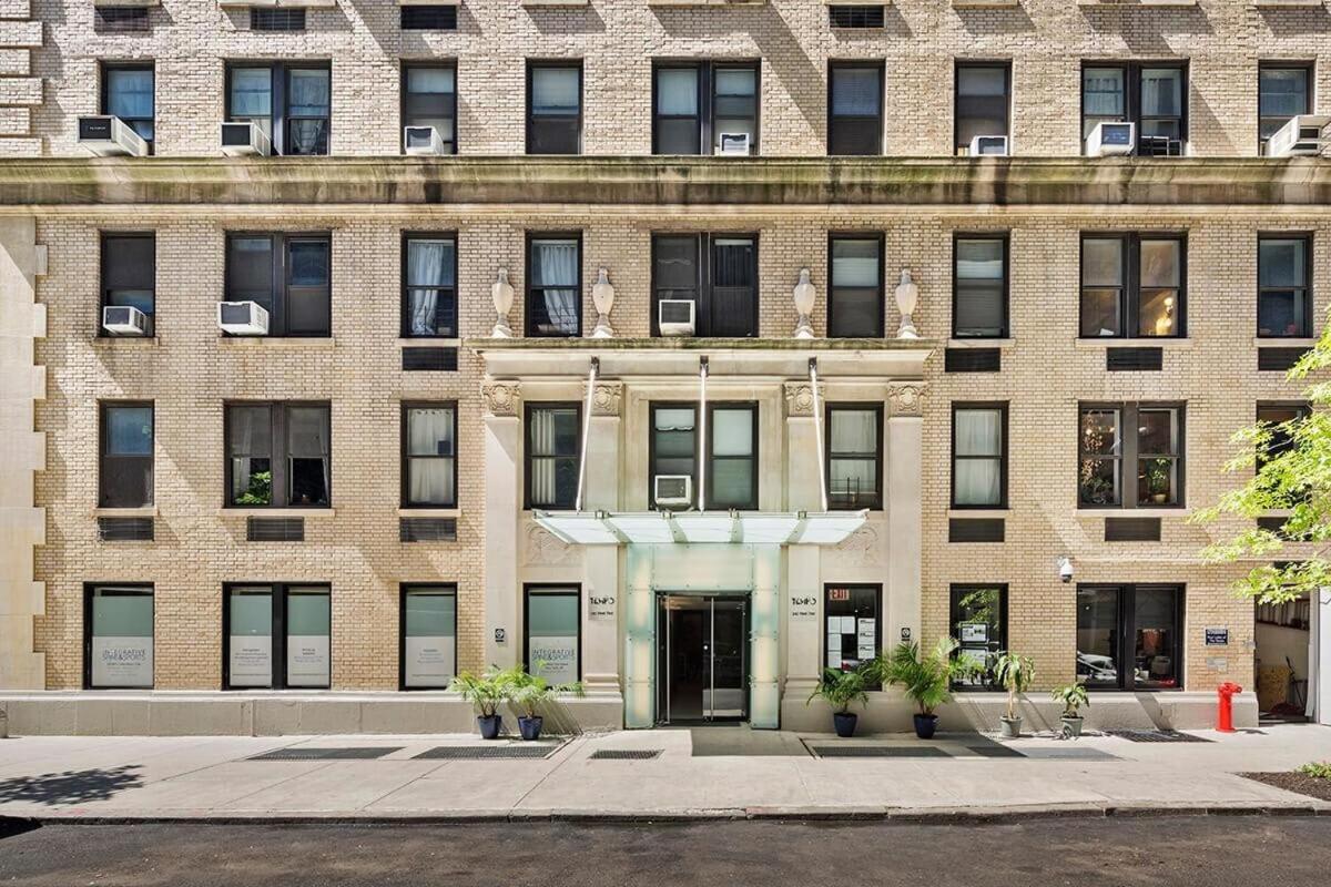 73-519 New Studio Uws Doorman Gym New York Exterior foto